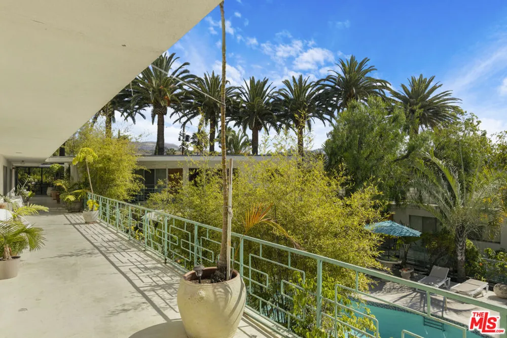 1959 Grace Avenue Los Angeles, CA 90068