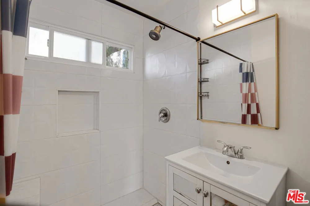 1959 Grace Avenue Los Angeles, CA 90068