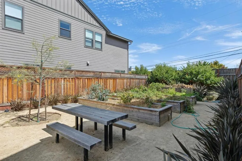 253 Waters Park Circle San Mateo, CA 94403