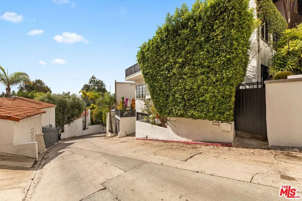 1767 Orange Grove Avenue Los Angeles, CA 90046