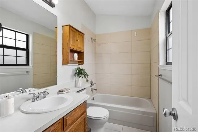 15999 E Alaska Place #B Aurora, CO 80017
