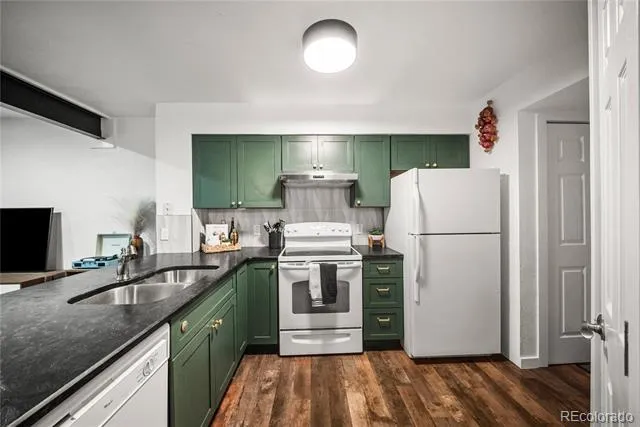 910 S Dahlia Street #A Denver, CO 80246