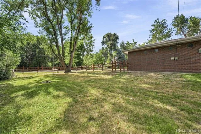 7990 Crest Drive Lakewood, CO 80214