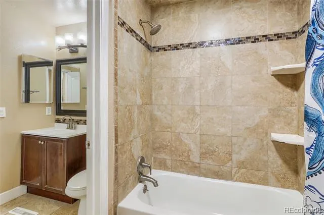 4646 S Mobile Way Aurora, CO 80015