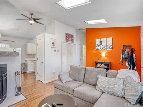 1463 W 135th Place
