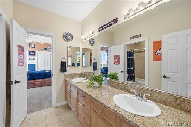 6558 S Riviera Way Aurora, CO 80016