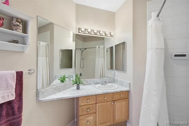6558 S Riviera Way Aurora, CO 80016