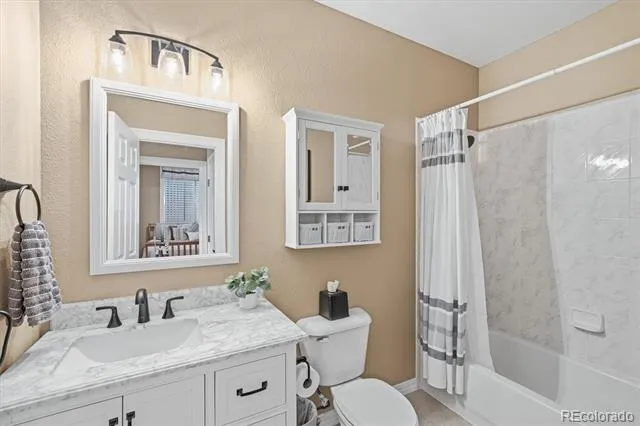 6558 S Riviera Way Aurora, CO 80016