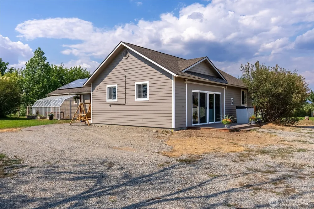 6 Peacock Lane Omak, WA 98841