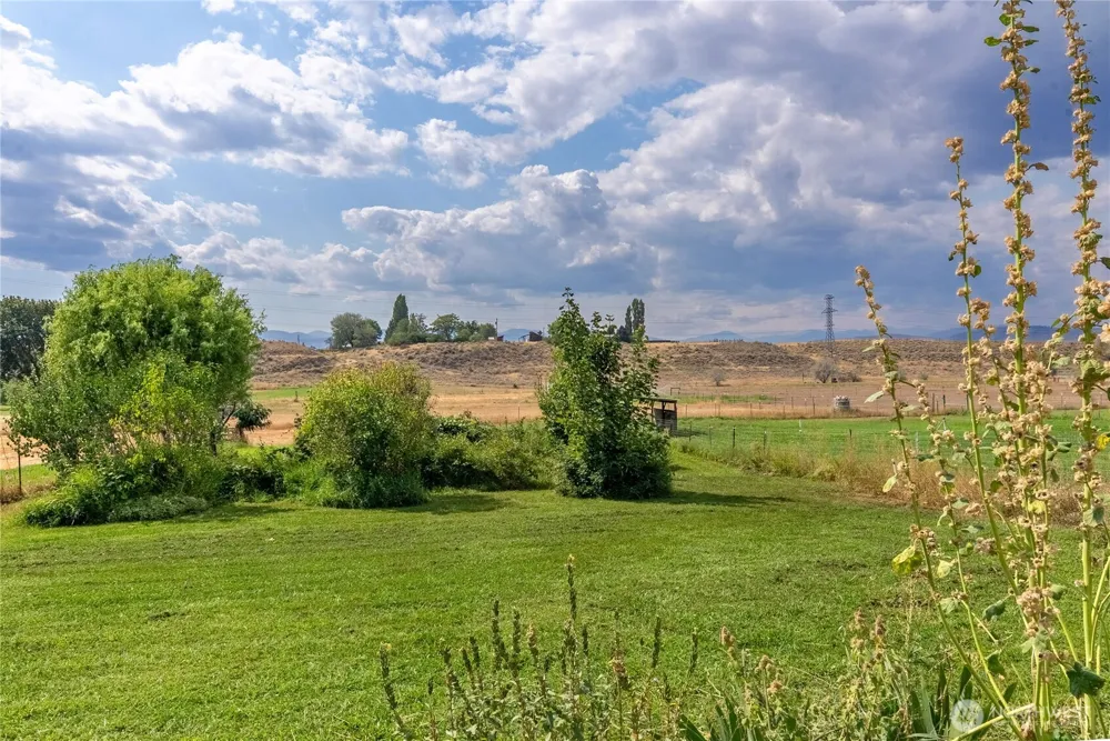 6 Peacock Lane Omak, WA 98841