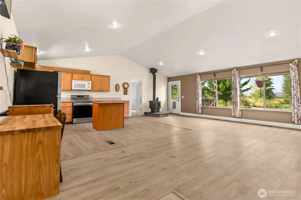 6 Peacock Lane Omak, WA 98841