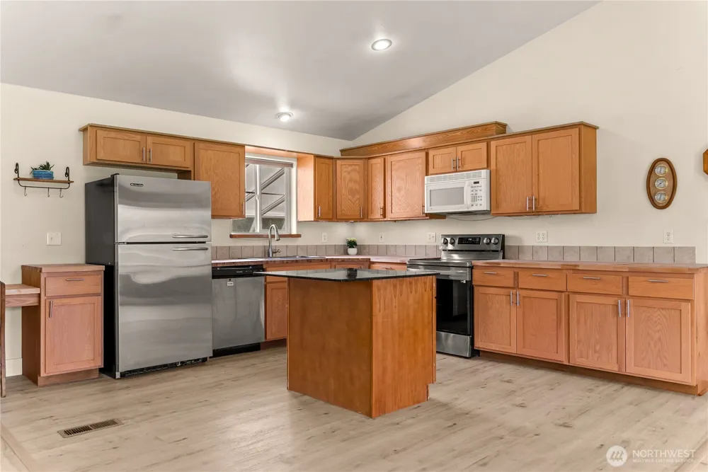 6 Peacock Lane Omak, WA 98841