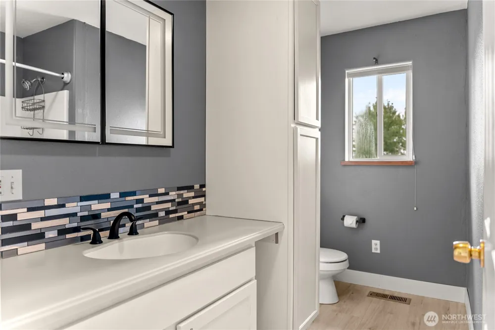 6 Peacock Lane Omak, WA 98841
