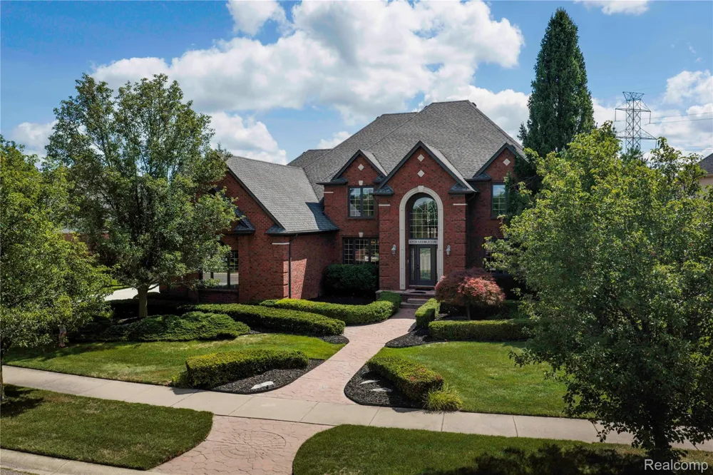 63520 Georgetowne S Washington Township, MI 48095