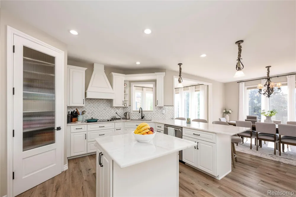 63520 Georgetowne S Washington Township, MI 48095