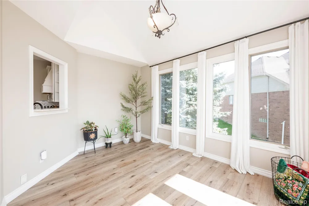 63520 Georgetowne S Washington Township, MI 48095