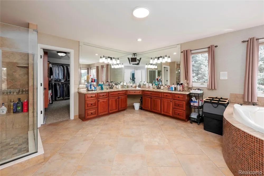 63520 Georgetowne S Washington Township, MI 48095