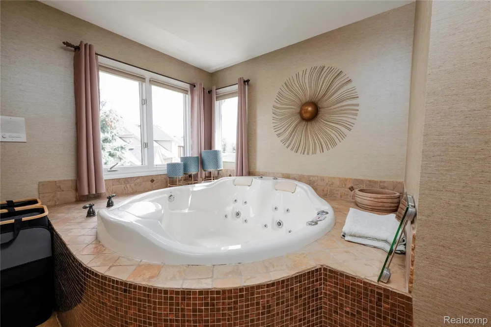 63520 Georgetowne S Washington Township, MI 48095
