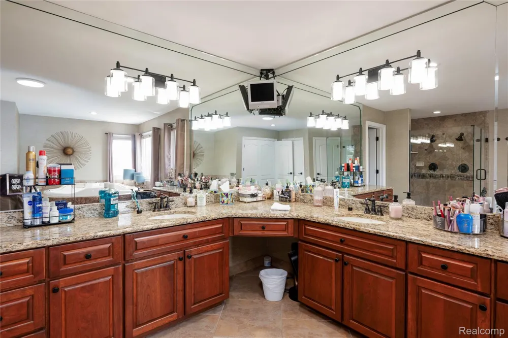 63520 Georgetowne S Washington Township, MI 48095