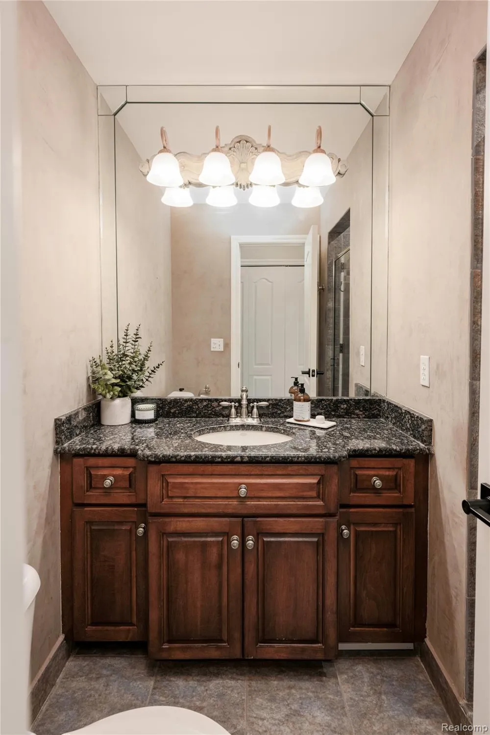 63520 Georgetowne S Washington Township, MI 48095