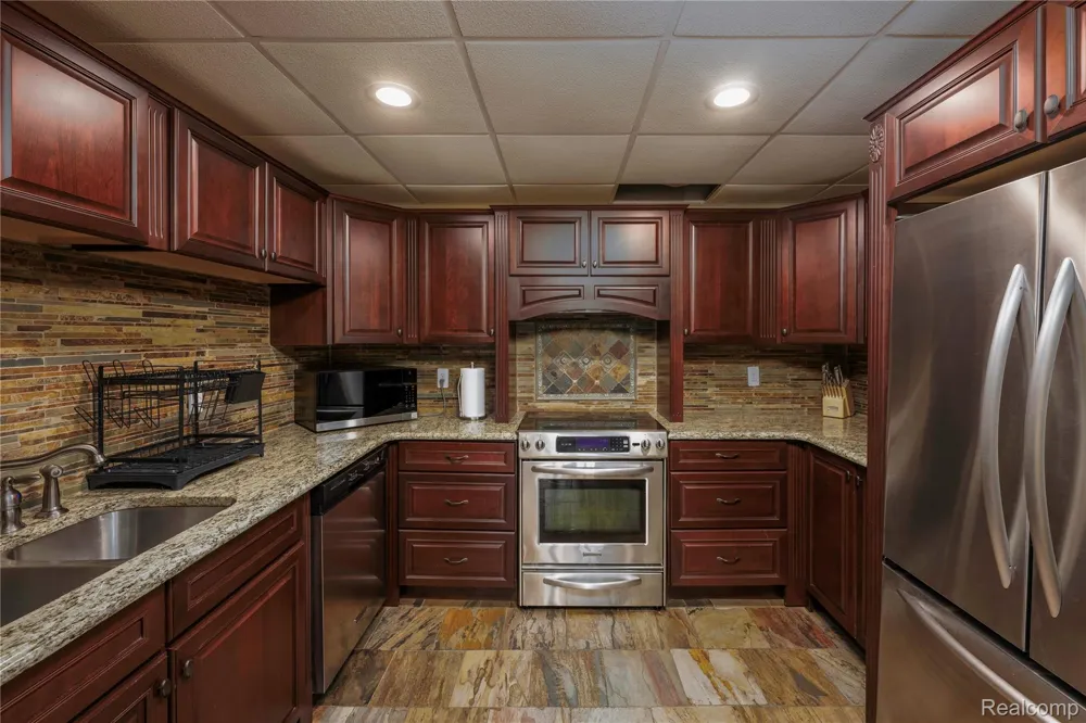 63520 Georgetowne S Washington Township, MI 48095