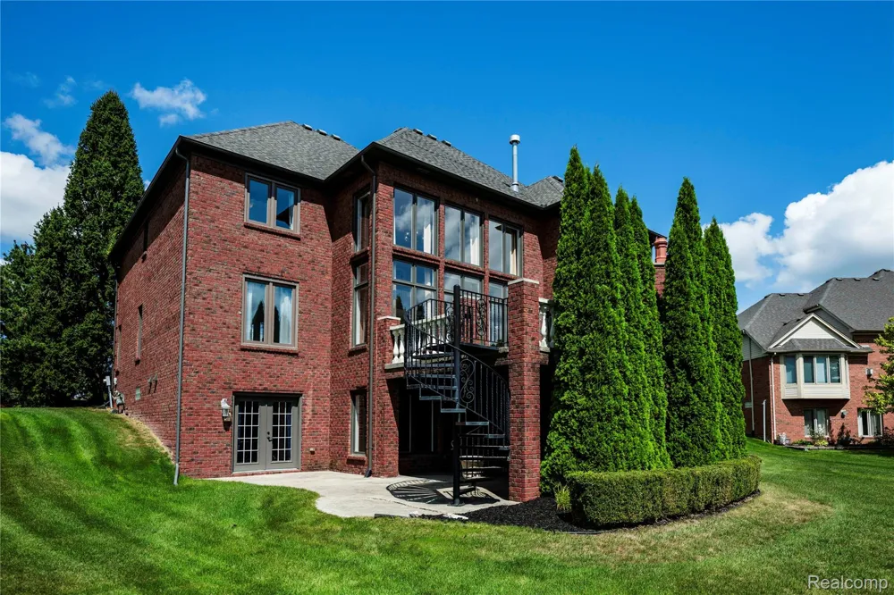 63520 Georgetowne S Washington Township, MI 48095