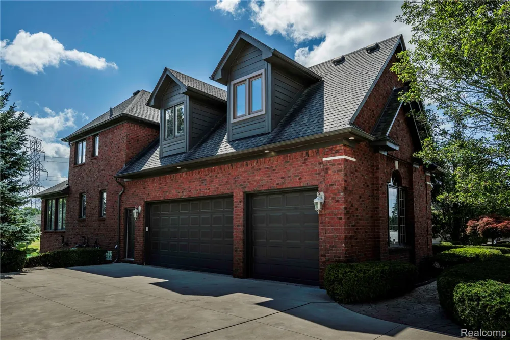 63520 Georgetowne S Washington Township, MI 48095