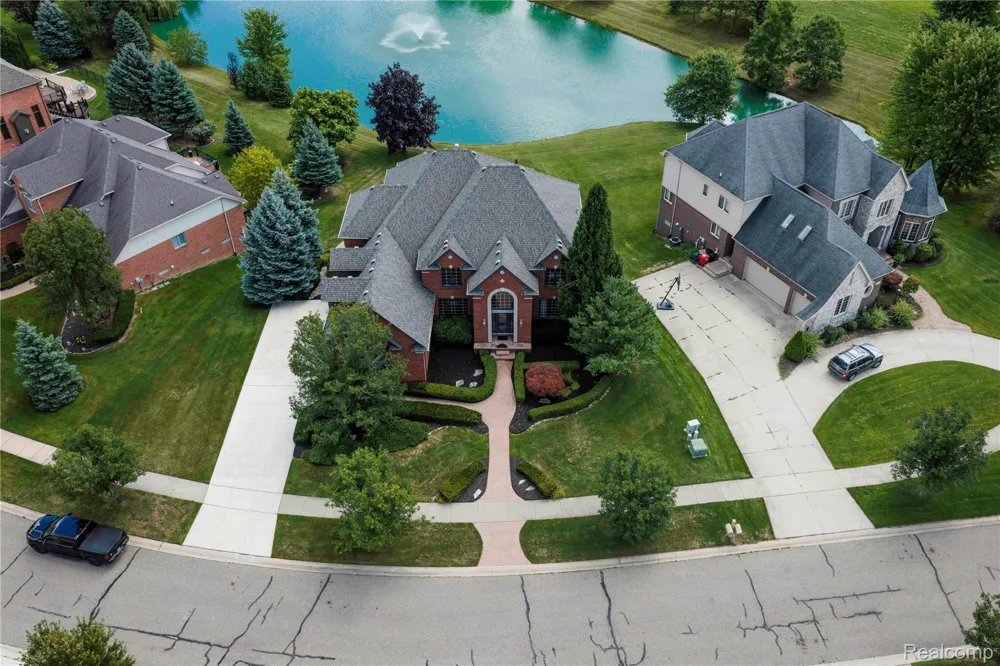 63520 Georgetowne S Washington Township, MI 48095