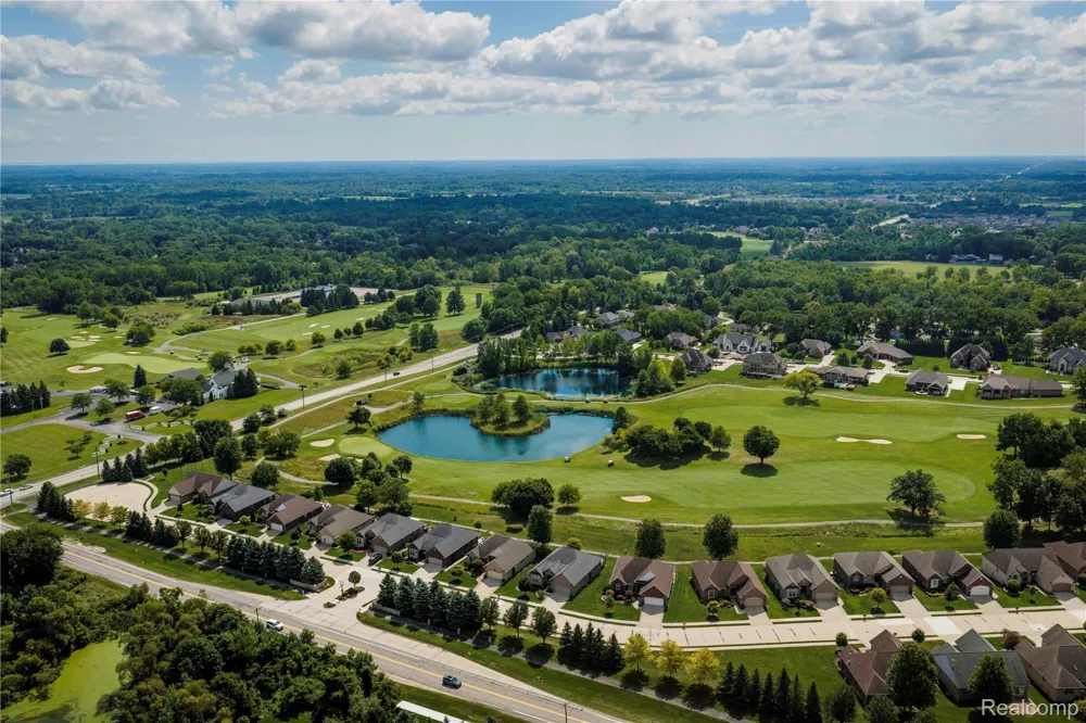 63520 Georgetowne S Washington Township, MI 48095