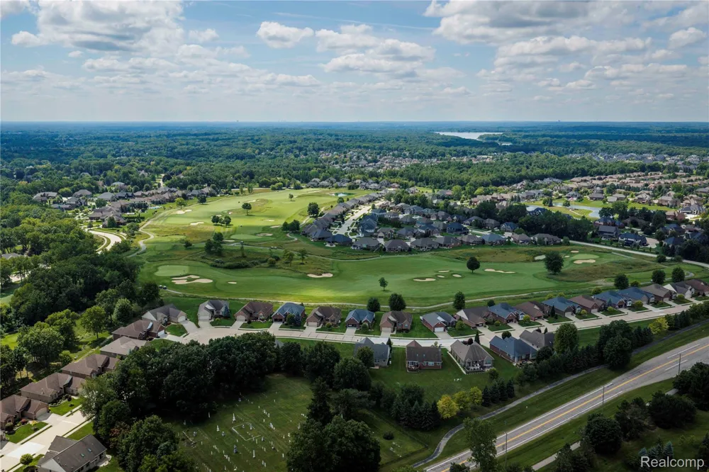 63520 Georgetowne S Washington Township, MI 48095