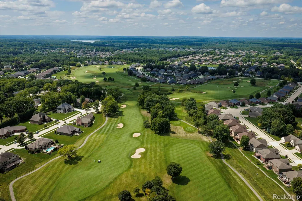 63520 Georgetowne S Washington Township, MI 48095