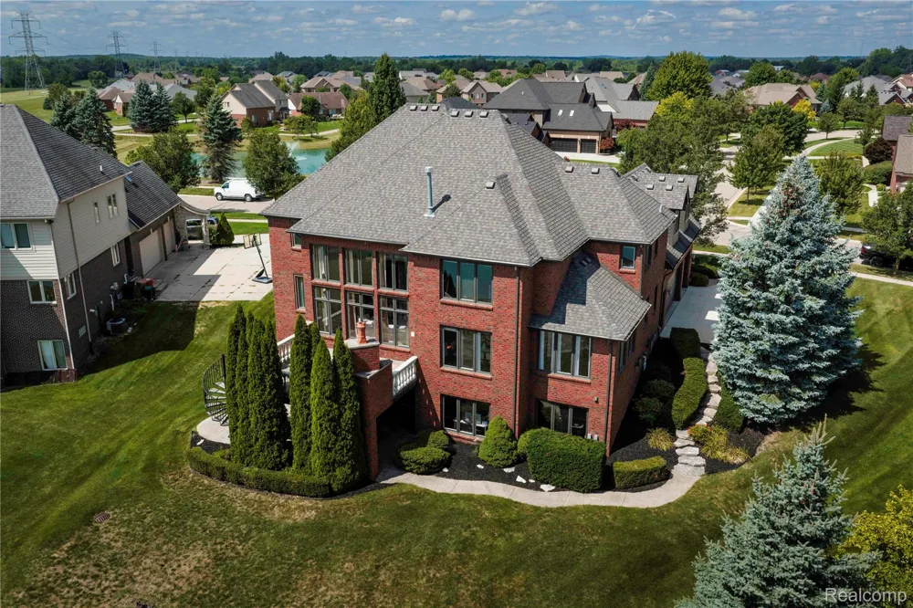 63520 Georgetowne S Washington Township, MI 48095