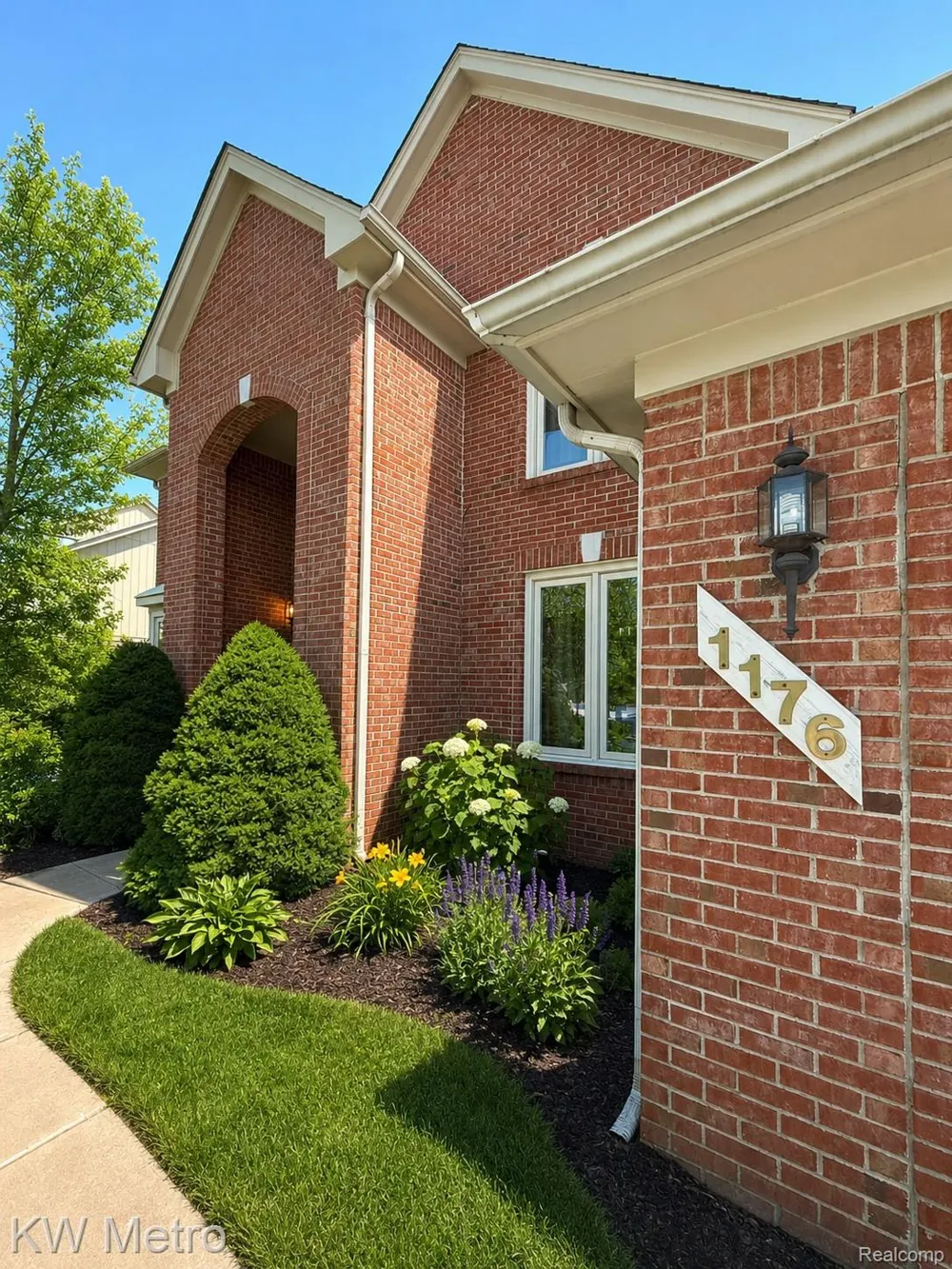 1176 CADMUS DRIVE Troy City, MI 48085