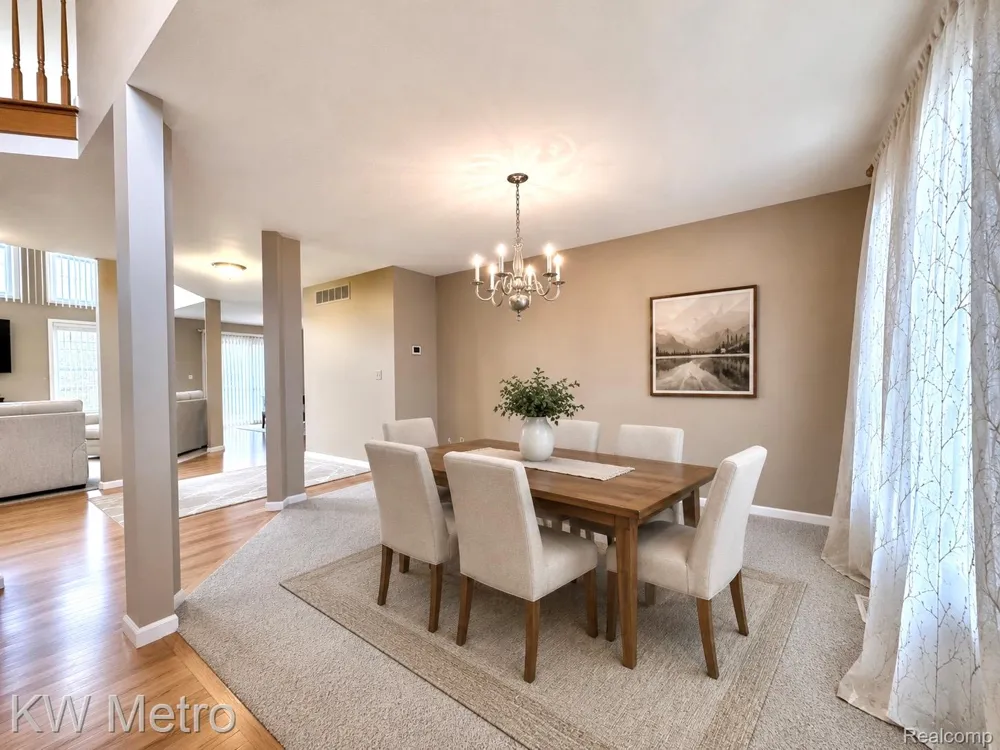 1176 CADMUS DRIVE Troy City, MI 48085