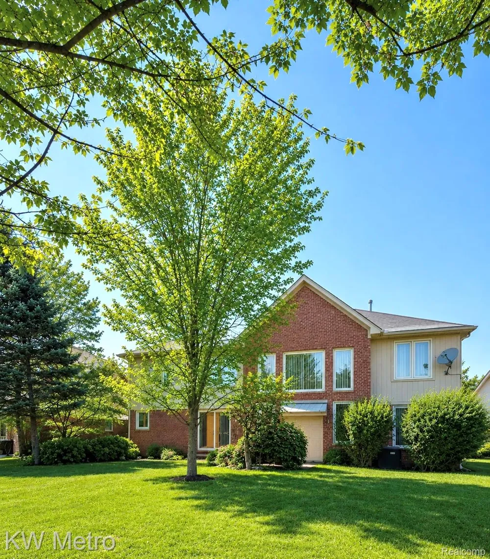 1176 CADMUS DRIVE Troy City, MI 48085