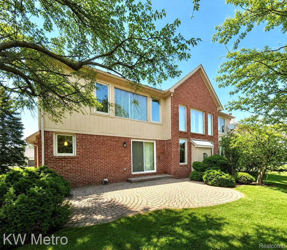 1176 CADMUS DRIVE Troy City, MI 48085