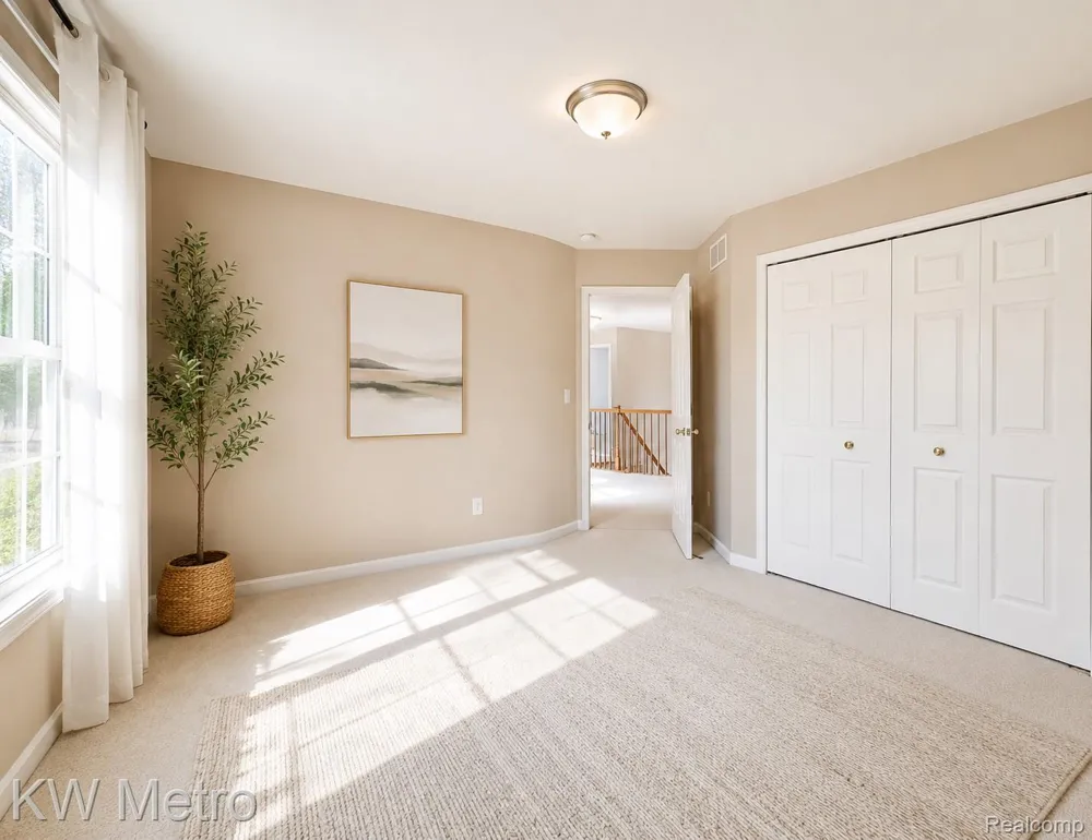 1176 CADMUS DRIVE Troy City, MI 48085