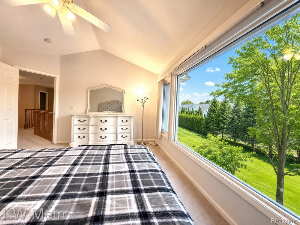 1176 CADMUS DRIVE Troy City, MI 48085
