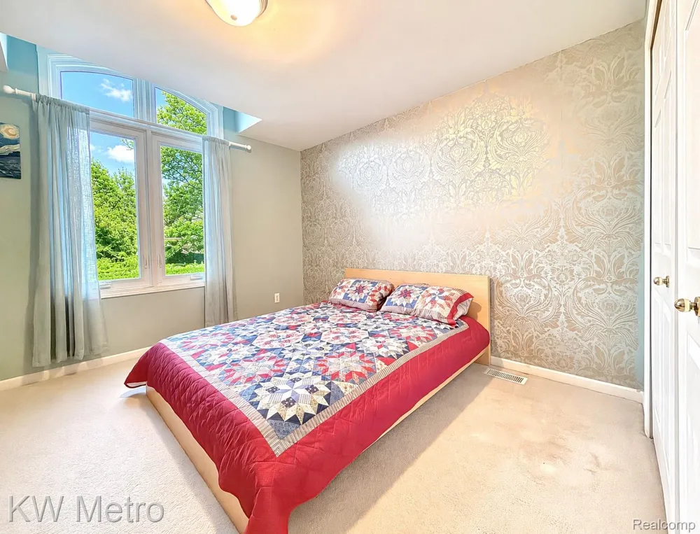 1176 CADMUS DRIVE Troy City, MI 48085
