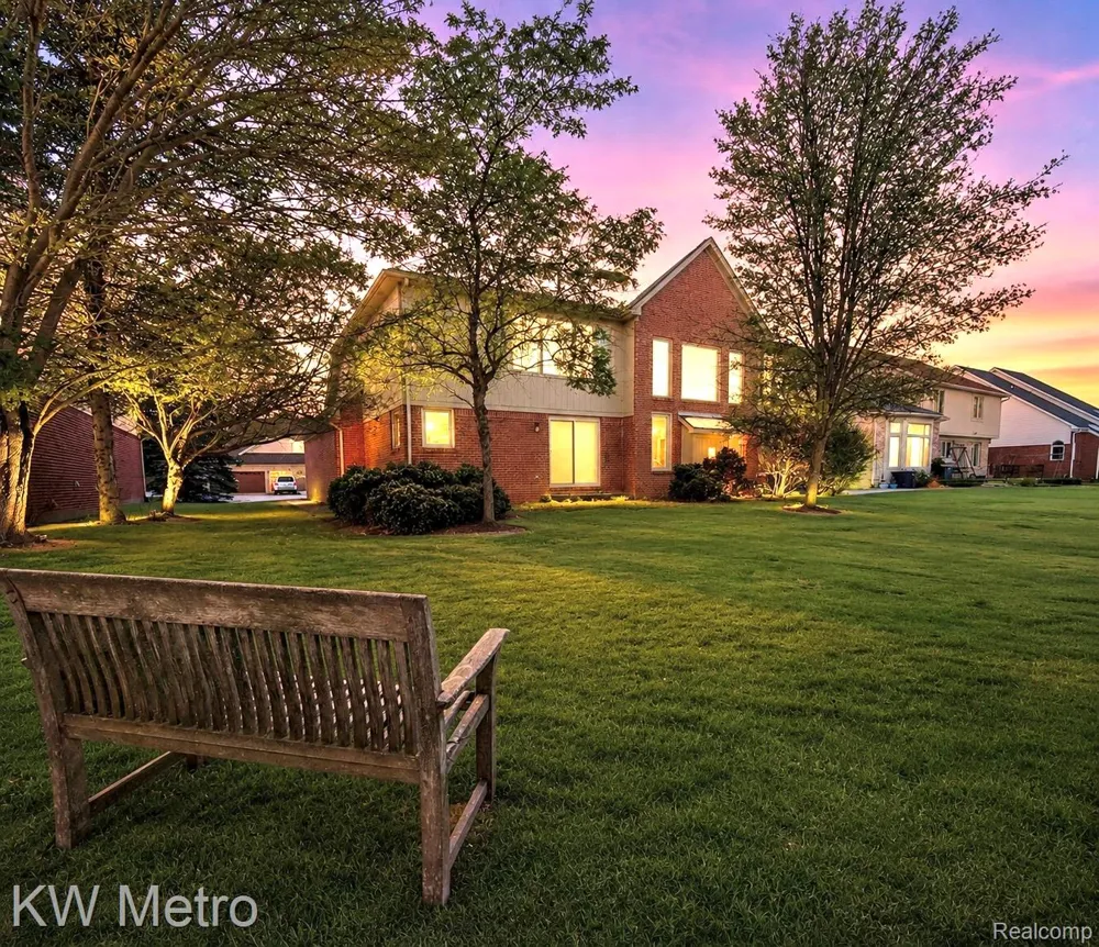 1176 CADMUS DRIVE Troy City, MI 48085