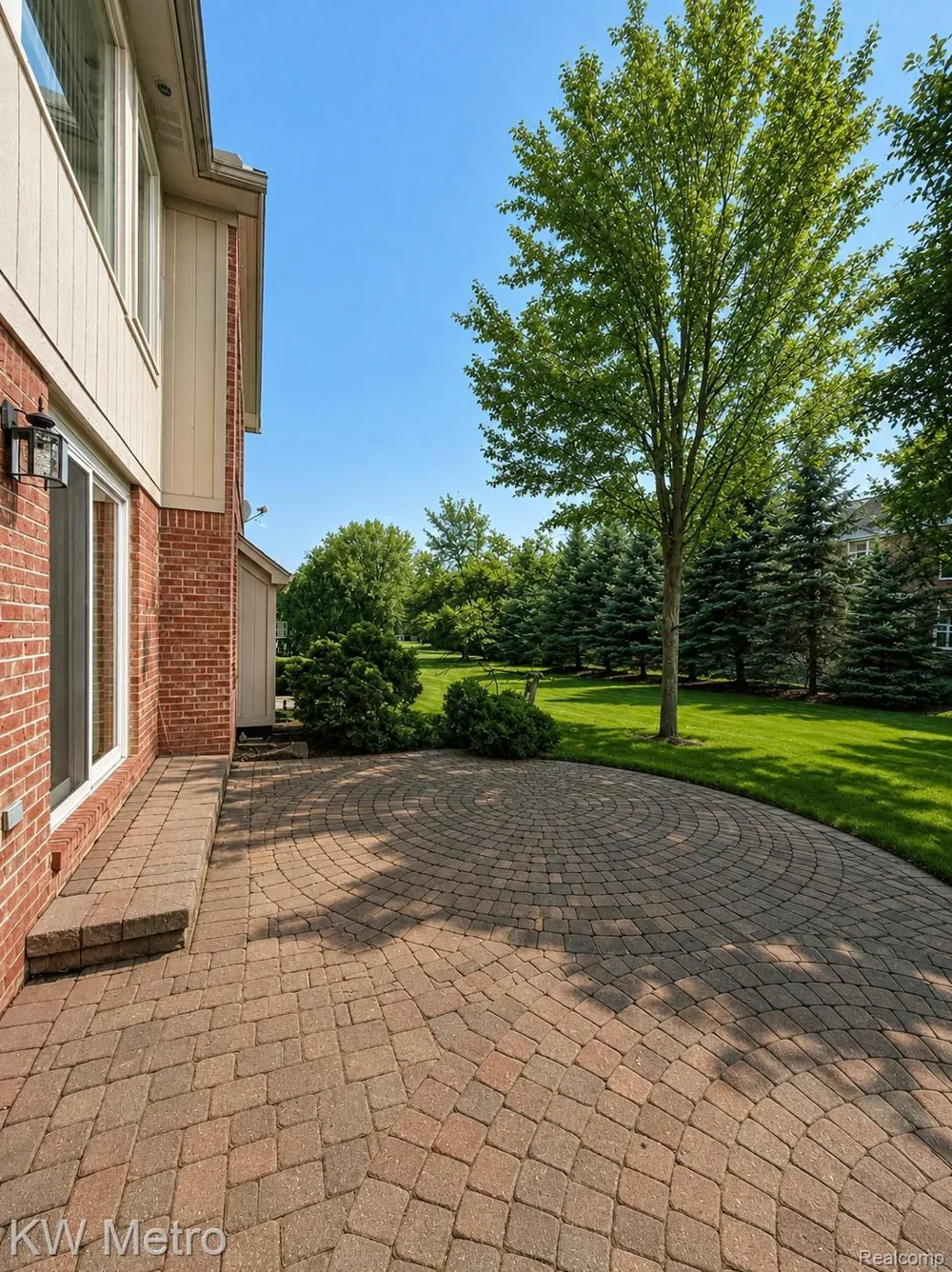 1176 CADMUS DRIVE Troy City, MI 48085