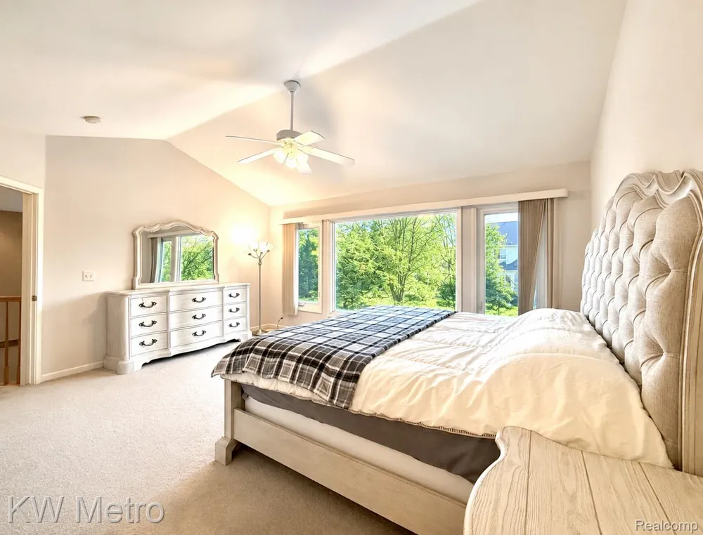1176 CADMUS DRIVE Troy City, MI 48085
