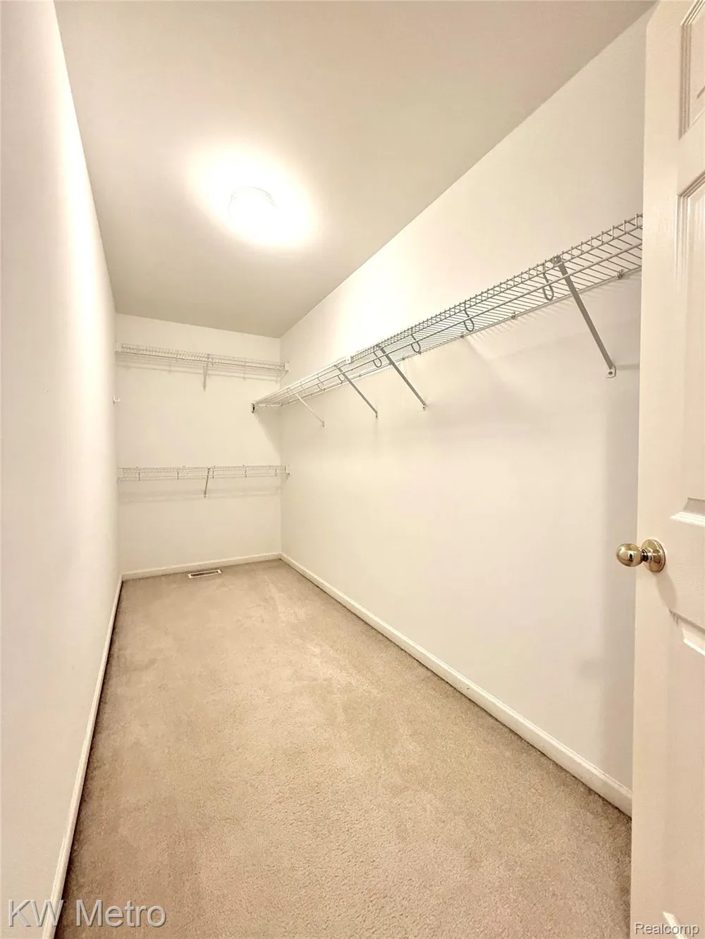 1176 CADMUS DRIVE Troy City, MI 48085