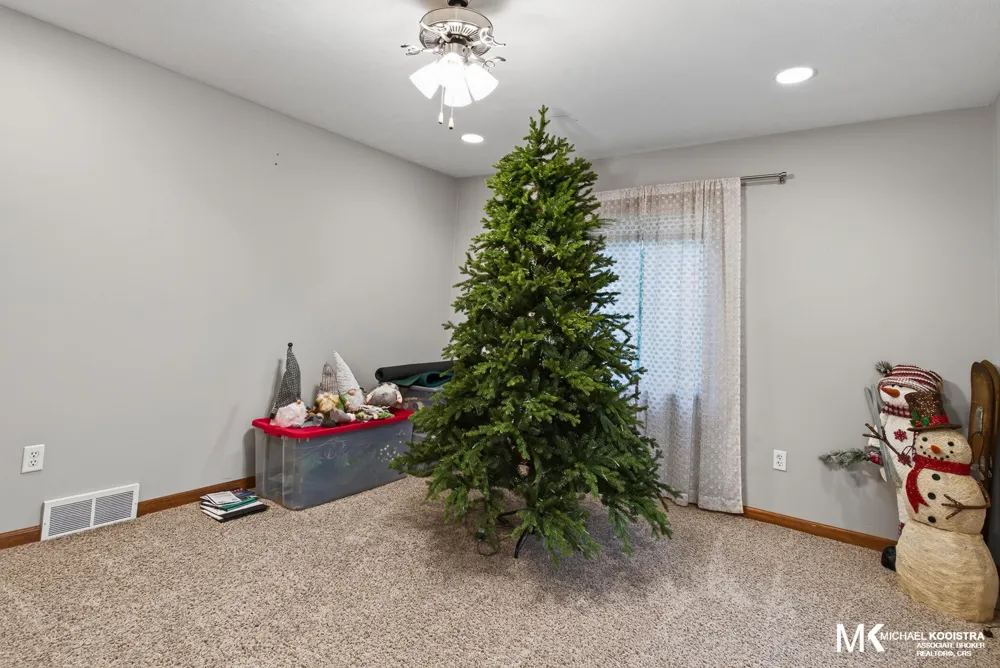 26 Flat River Drive SE Vergennes Township, MI 49331