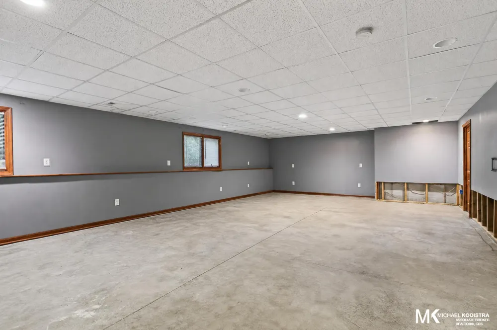 26 Flat River Drive SE Vergennes Township, MI 49331
