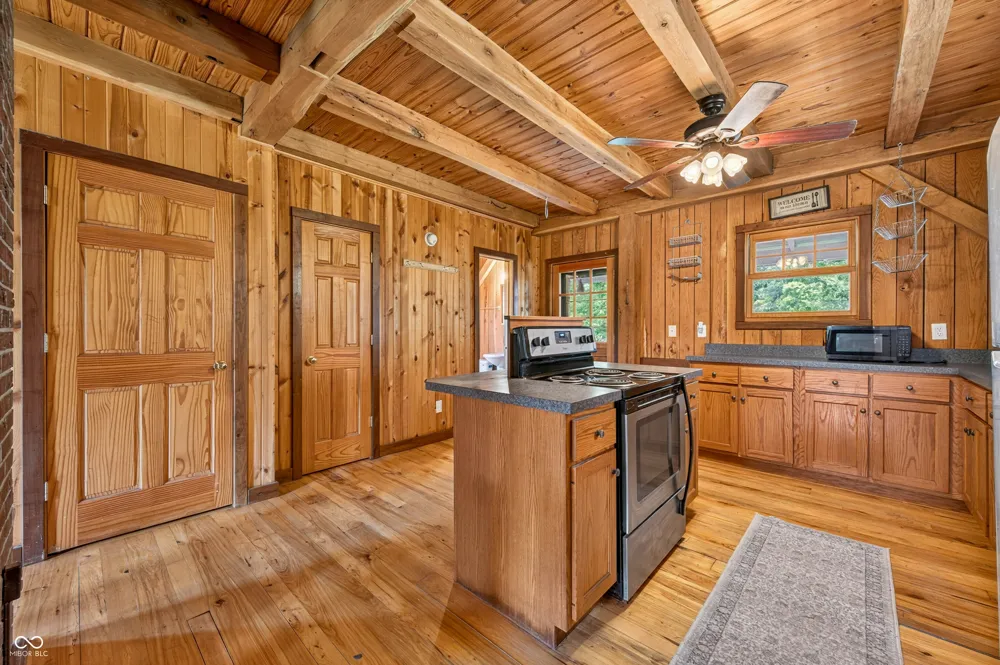 6821 W County Road 700 Freetown, IN 47235