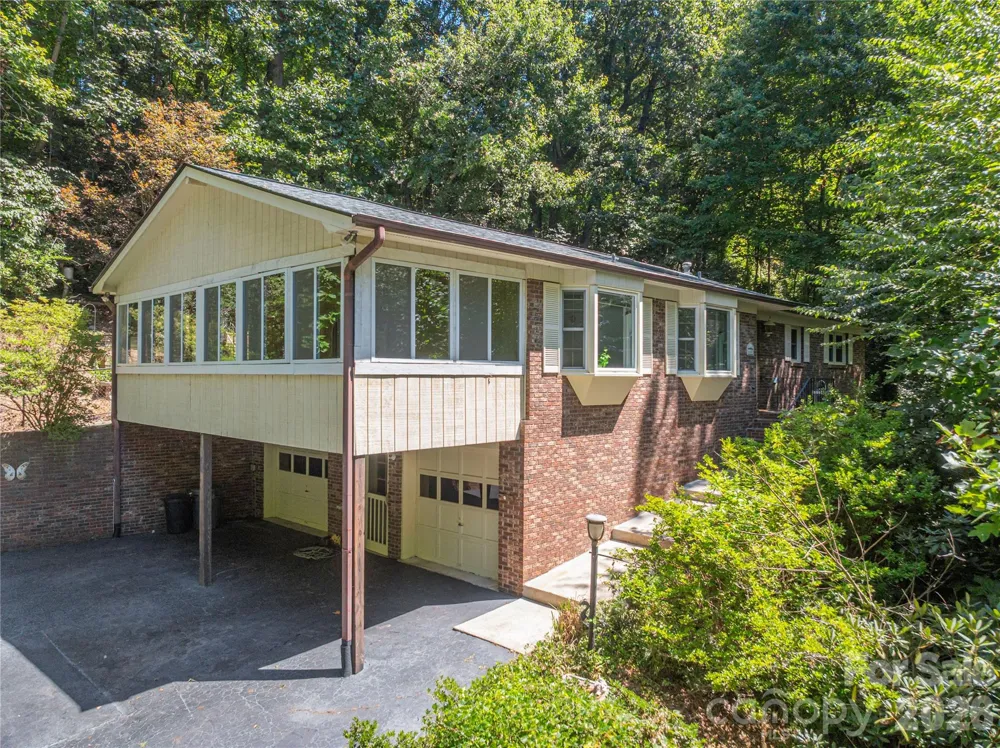 446 Deerhaven Lane Hendersonville, NC 28791