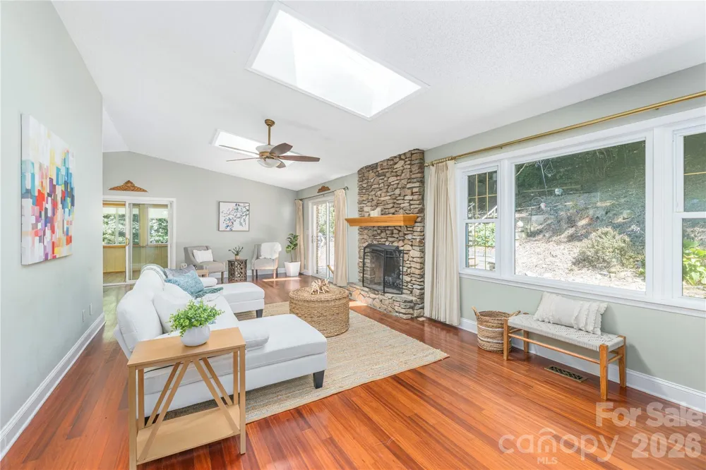 446 Deerhaven Lane Hendersonville, NC 28791