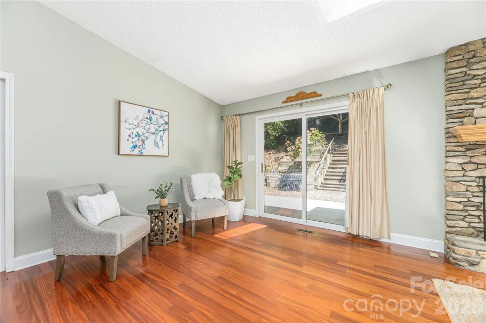 446 Deerhaven Lane Hendersonville, NC 28791