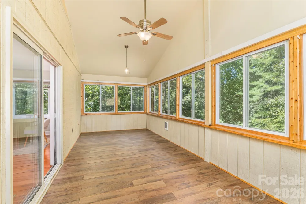 446 Deerhaven Lane Hendersonville, NC 28791